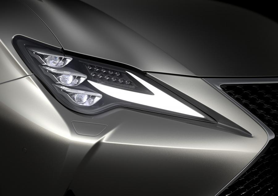 Детали экстерьера Lexus RC300h 2018 года  (WW) (фото 80 из 139)